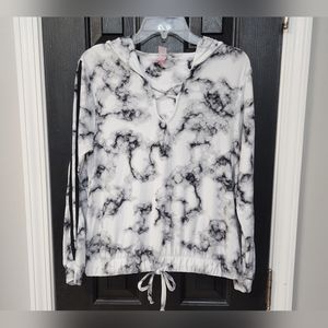 NO BOUNDRIES LIKE NEW TOP SIZE LARGE